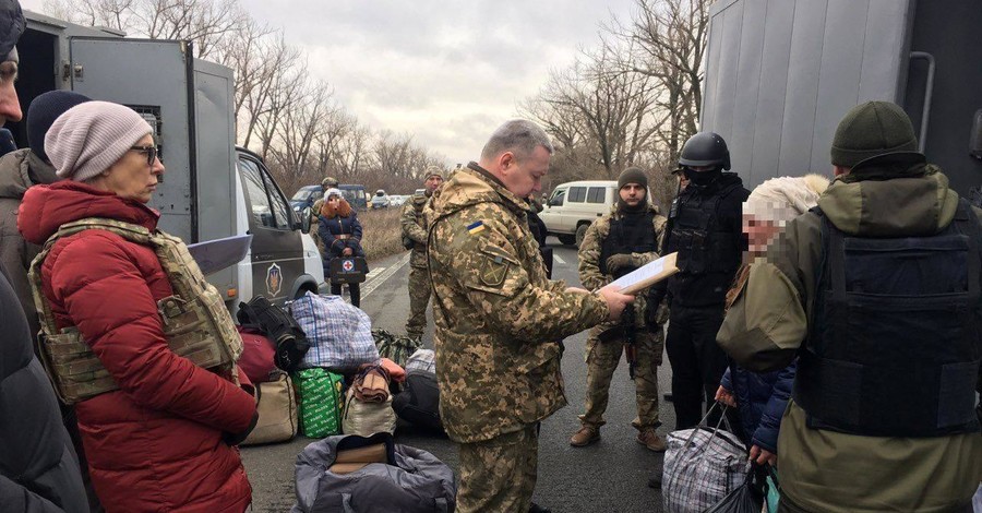 Украина забрала 13 заключенных из Донецка