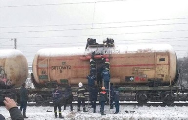 Во Львове пару ударило током во время селфи на железнодорожной станции