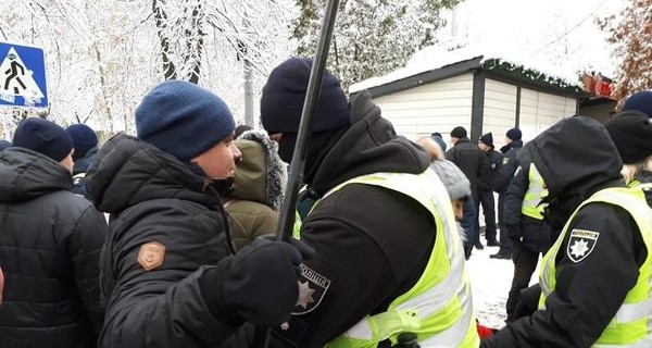Во время Объединительного собора в Киеве у двоих парней обнаружили оружие