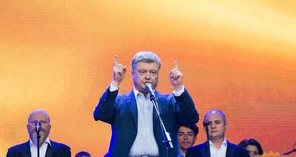 Порошенко уехал в Днепр открывать турнир по футзалу