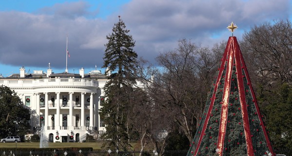 В США накануне Рождества закрыли главную елку 