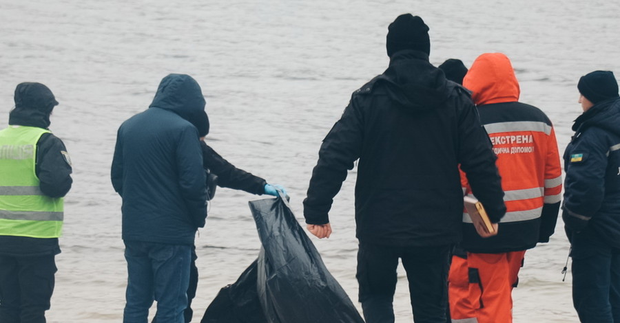 В Киеве из реки достали тело девушки в нижнем белье