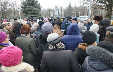 Первое ЧП президентской кампании: боевики в балаклавах пытались сорвать встречу Вилкула с жителями Мангуша