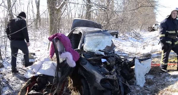 Погибшая в аварии с Porsche Cayenne семья везла пятилетнюю девочку на лечение