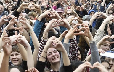 Сотни тысяч итальянцев протестовали против расизма в Милане