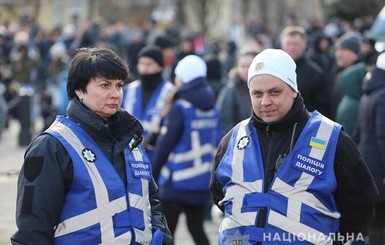 На акции Порошенко в Киеве задержали двух человек