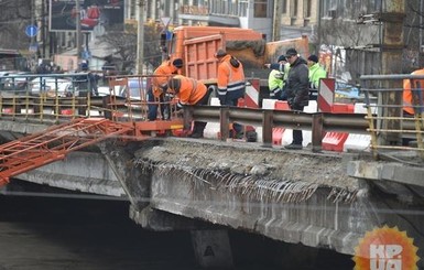 Реконструкция Шулявского моста: водители пожаловались на проблемы с объездом