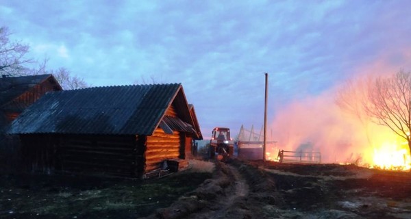 Cело в Житомирской области из-за поджога травы тушили две команды спасателей