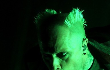 Участники группы The Prodigy просят поклонников  провести Кита Флинта 