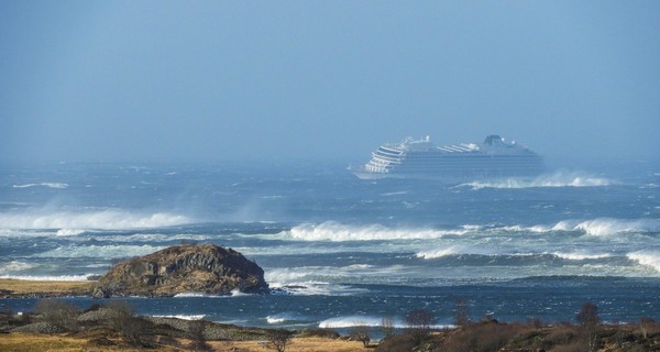 Названа причина поломки лайнера Viking Sky