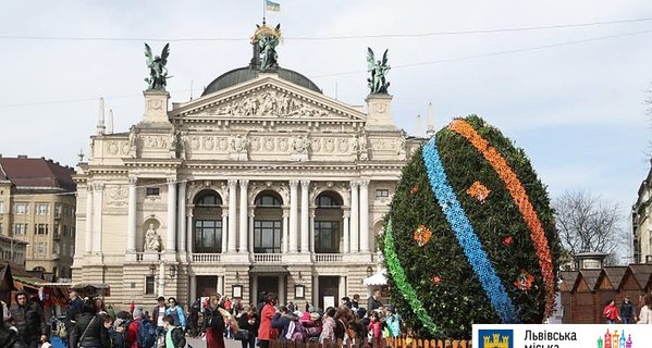 Деревья с писанками, фестиваль мяса и странствующие музыканты из Голландии: как отметят Пасху и майские в Украине