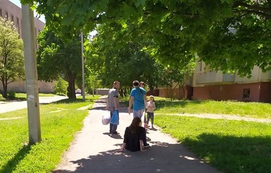 В Харькове бывшая проводница нападает на чужих детей