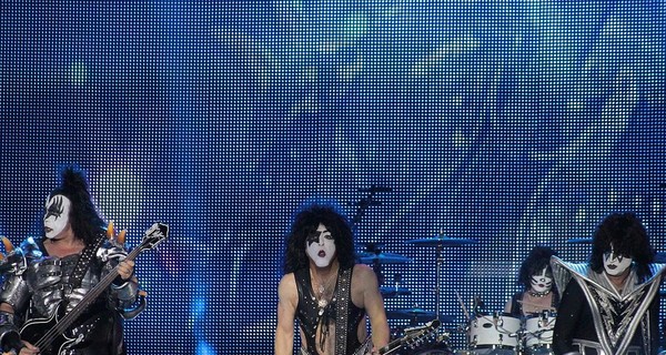 Неизвестные факты о группе Kiss: бездомный барабанщик и стилизованные гробы