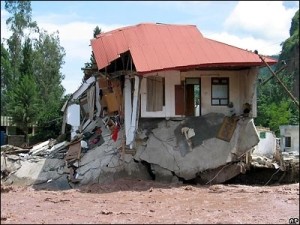 4 семьи не хотят выселятся из дома без стен 