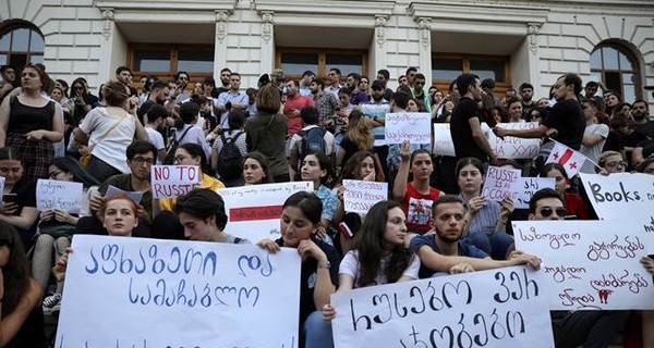 В Тбилиси перестали показывать фильмы на русском