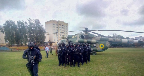 На Житомирщину на вертолете отправили спецназ, чтобы он охранял бюллетени 