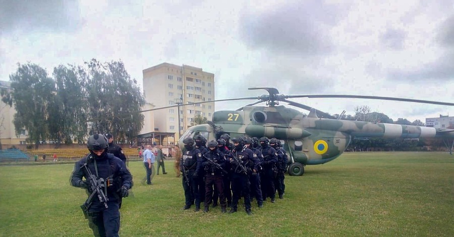 На Житомирщину на вертолете отправили спецназ, чтобы он охранял бюллетени 