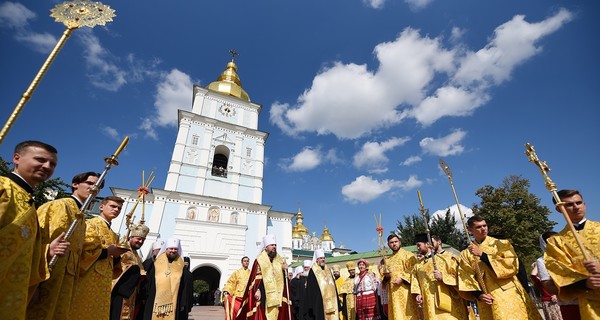 Православная церковь Украины проводит первый Крестный ход