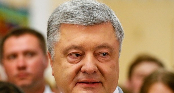 СМИ: Порошенко покинул страну вместе с близкими