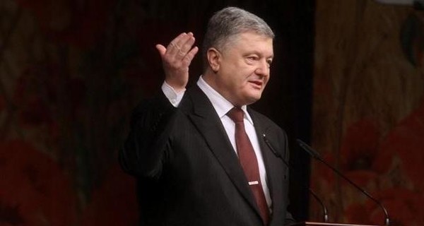 СМИ: в Украину прилетел Петр Порошенко