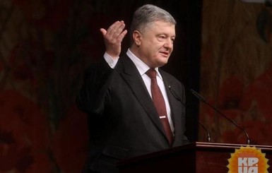 СМИ: в Украину прилетел Петр Порошенко