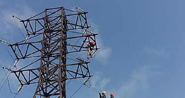 В Николаеве скончался подросток, который залез на электроопору ради селфи