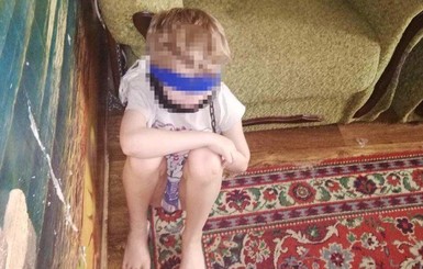 Опекунша из Днепра, посадившая 8-летнего ребенка на цепь, работает завучем в школе