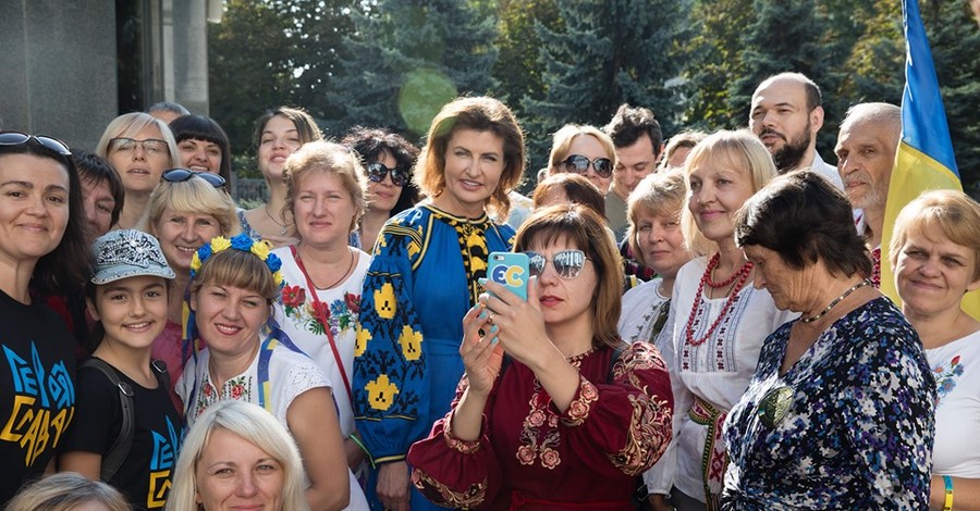 Марина Порошенко повторила свой образ двухлетней давности 