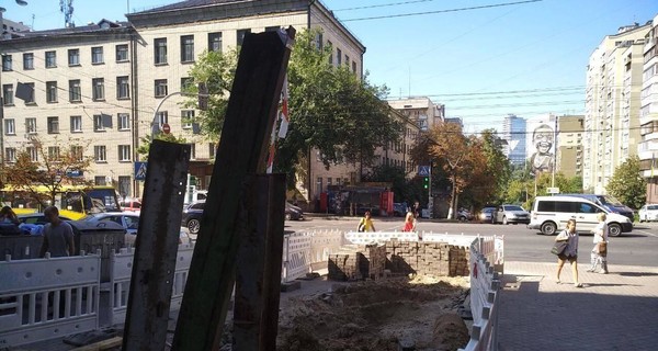 В Киеве может повториться трагедия Дрогобыча: девятиэтажка в центре трещит по швам