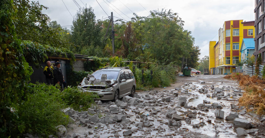 В Днепре из новостроя посыпались блоки