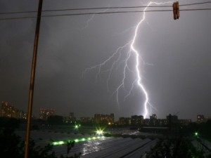 Завтра в Донецкой области ожидается гроза с ураганным ветром 