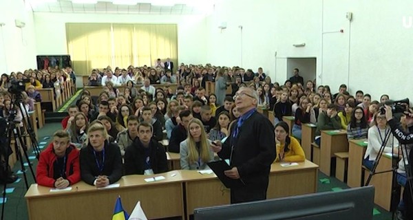 В Острожской академии провели самую массовую лекцию, претендующую на рекорд Гиннеса