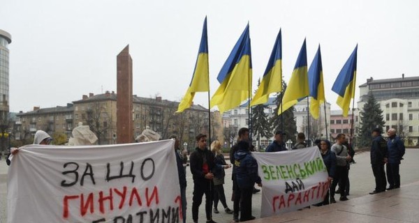 В Киеве проходит очередная акция против капитуляции