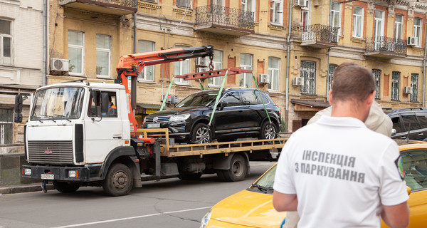 В Киеве эвакуировали 37 автомобилей за нарушение правил парковки