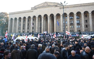 В Грузии возобновились протесты