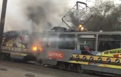 В Днепре горел трамвай с пассажирами