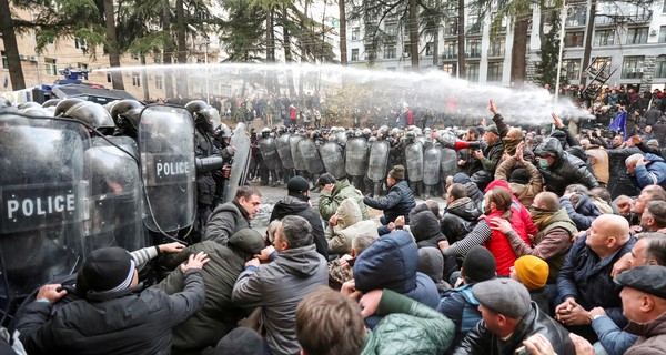 Протесты в Грузии: на 1,5 миллиона жителей митингуют 10-15 тысяч