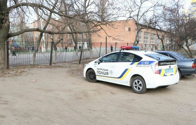 В Днепре срочно эвакуировали детей из трех школ