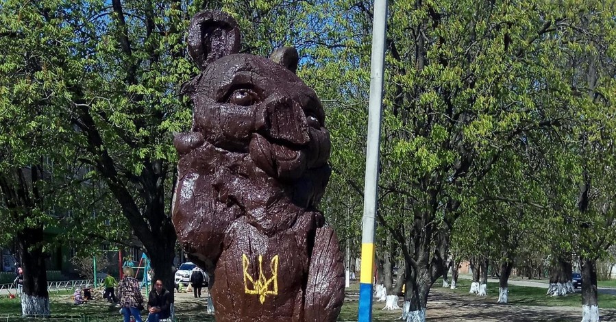 В Полтаве олимпийского Мишку декоммунизируют в пасечника