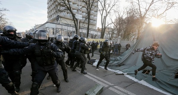 Зеленский осудил митинг под Радой: Звучали политические лозунги