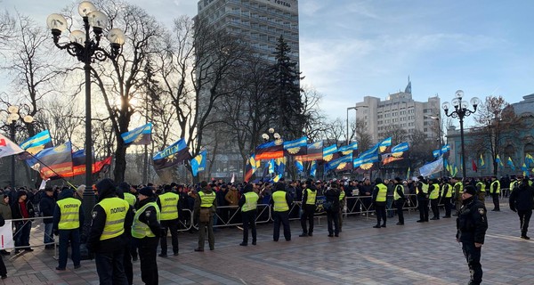 На следующий день после разгона под Радой снова начались протесты