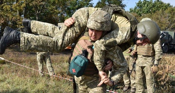 В Донбассе во время обстрела погиб военный