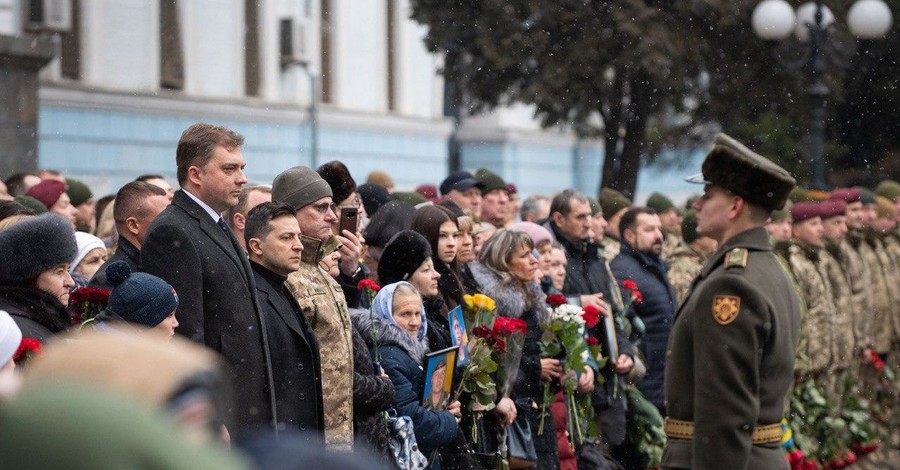 Зеленский почтил память 