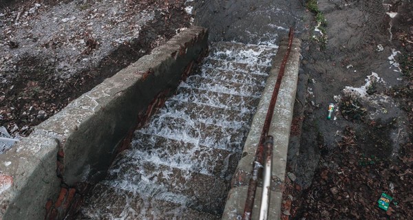 Потоп в Днепре: несколько кварталов залило водой из прорвавшей трубы