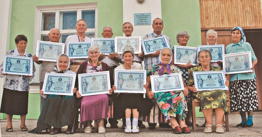 Выпускники школы под Кировоградом встретились спустя 65 лет