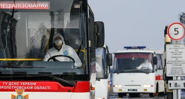 Коронавирус в Украине: в аэропортах будут проверять пассажиров из списка рискованных стран