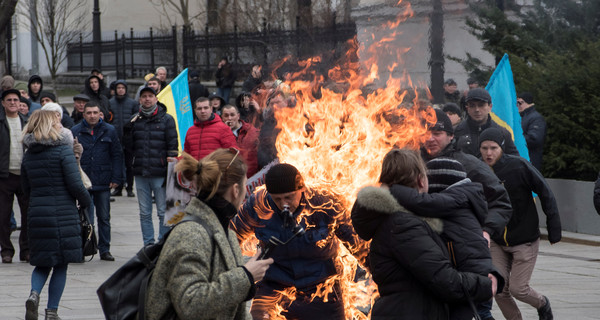 Что известно о мужчине, который поджег себя под Офисом президента