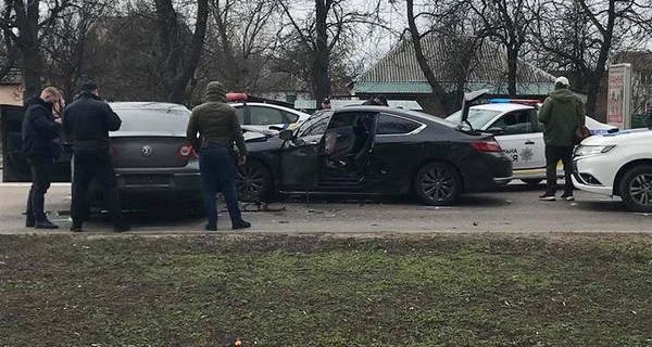 В Борисполе перекрыли дорогу: неадекватный водитель угрожает застрелиться