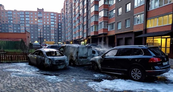 В Виннице неизвестный сжег 4 машины