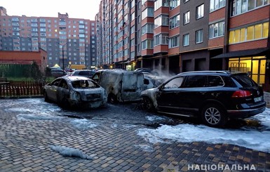 В Виннице неизвестный сжег 4 машины